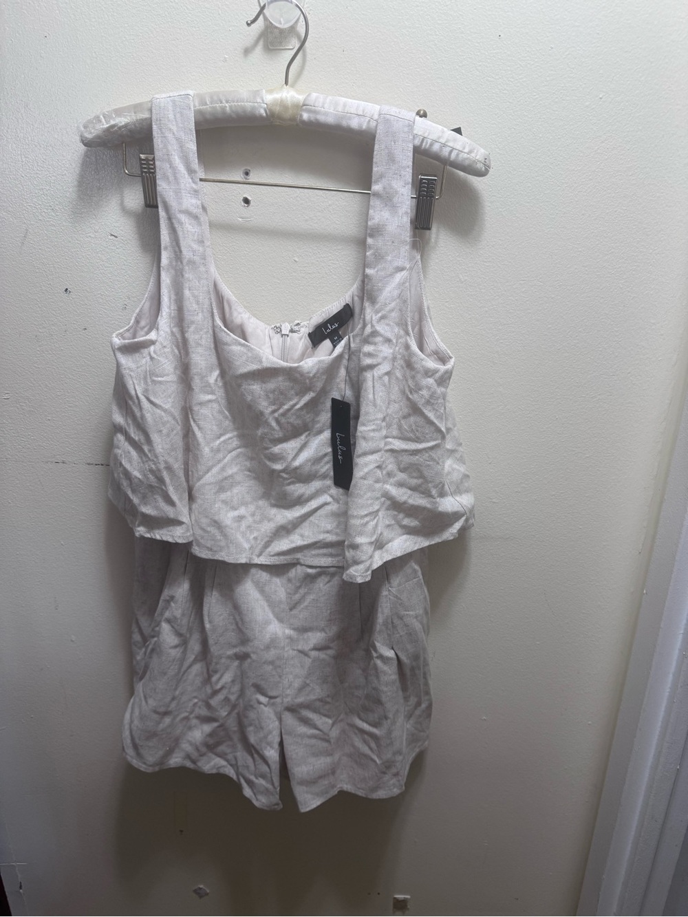 Lulu's Light beige Linen-Blend Romper size medium new w/tags